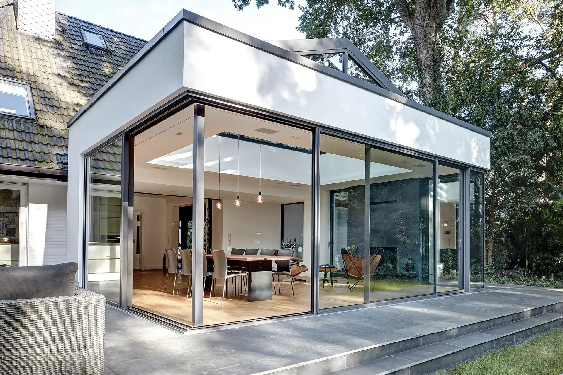建築用ガラスフィルムが施工された大開口窓