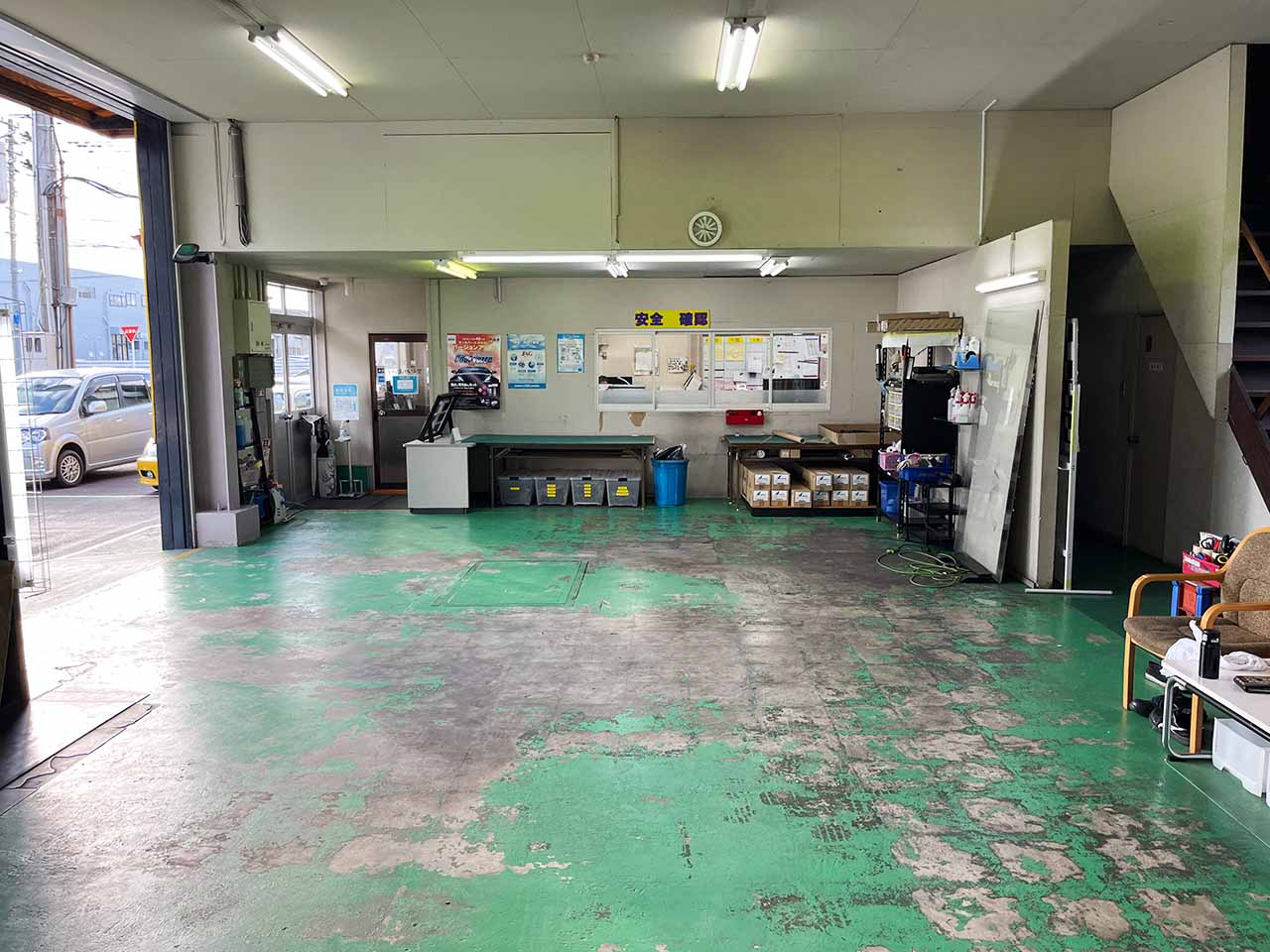 東北安全ガラス長岡営業所の作業場