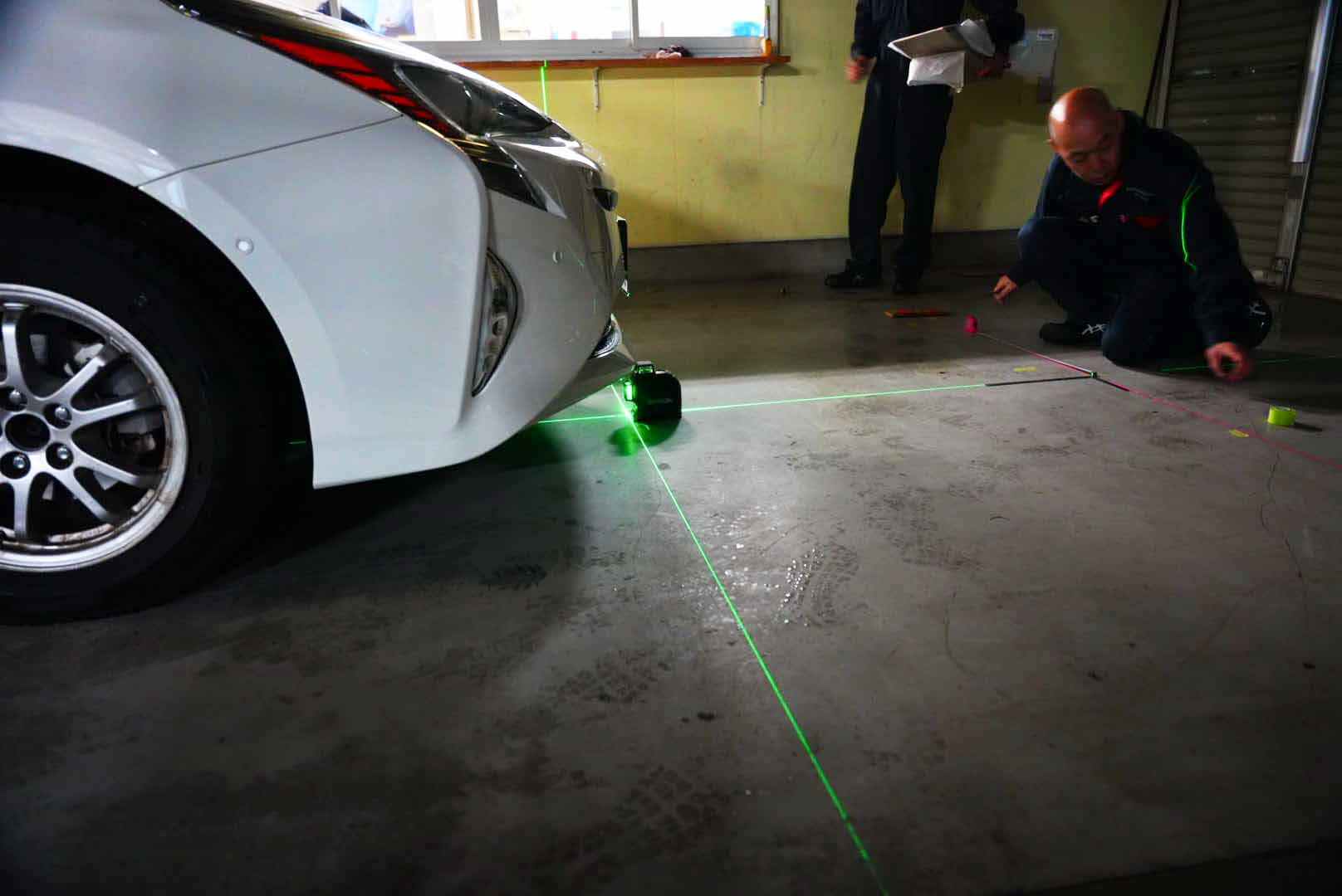 レーザー墨出し器を使っての計測
