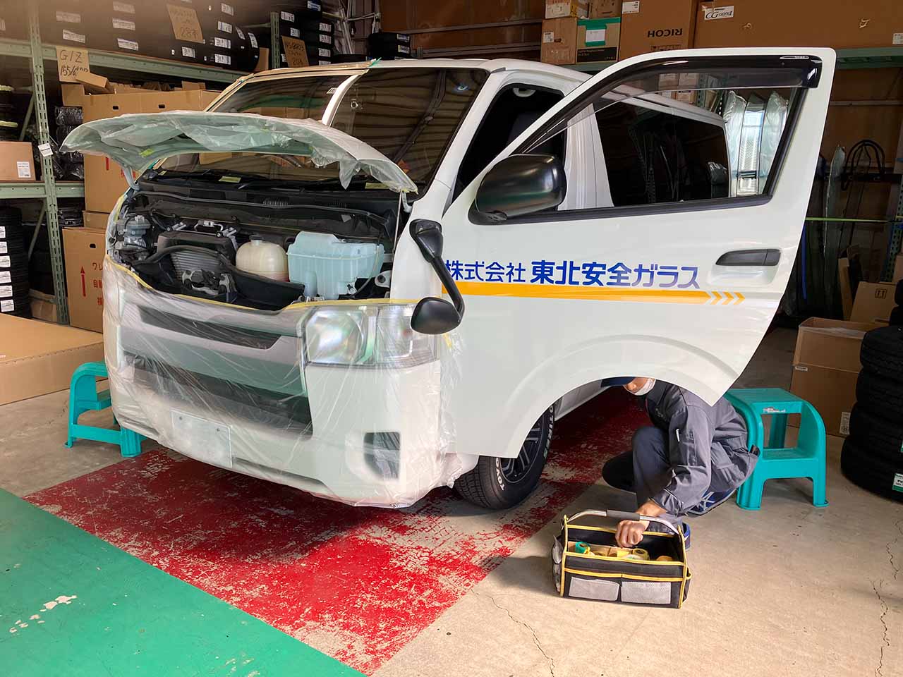ガラス交換作業前の養生